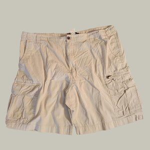 Chaps Mens Cargo Shorts  Off White  Size 42  Inseam 9"  Rise 13"
